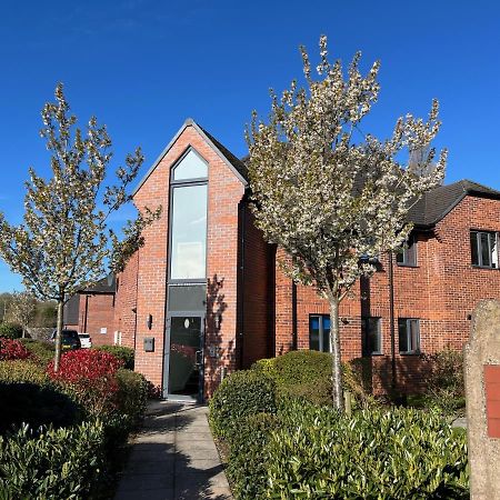 Cross Court, Stafford By Bell Apartments Eksteriør billede
